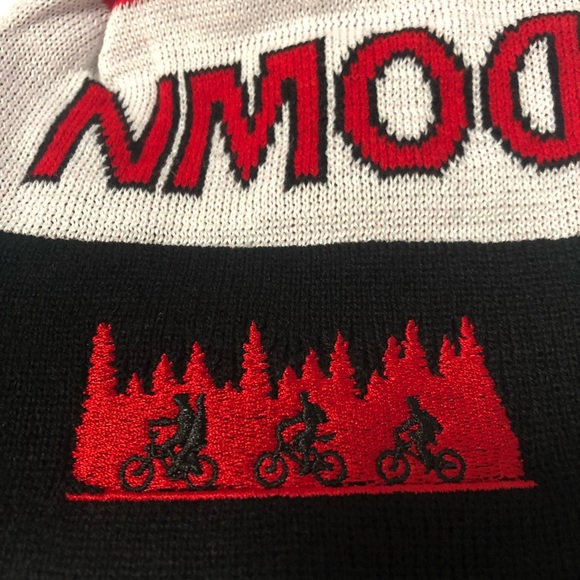 NEW Stranger Things Fleece Lined Beanie “The Upside Down” Mind Flayer Limited Ed - Picture 5 of 6